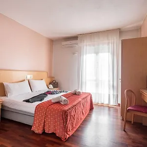 *** Hotel Ambasciatori Italia